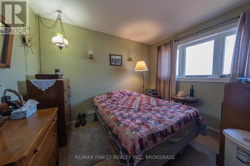 2221 Burbrook Road, Kingston (City North Of 401), ON - Indoor Photo Showing Bedroom