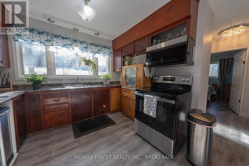 2221 Burbrook Road, Kingston (City North Of 401), ON - Indoor Photo Showing Kitchen