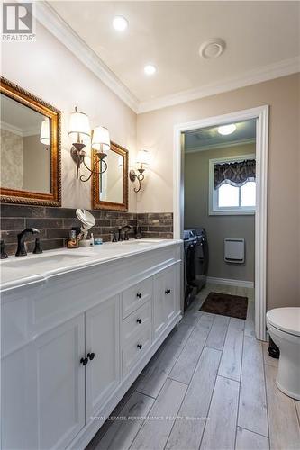 1463-1465 Aberdeen Street, Hawkesbury, ON - Indoor Photo Showing Bathroom