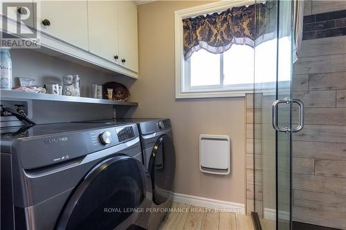 1463-1465 Aberdeen Street, Hawkesbury, ON - Indoor Photo Showing Laundry Room