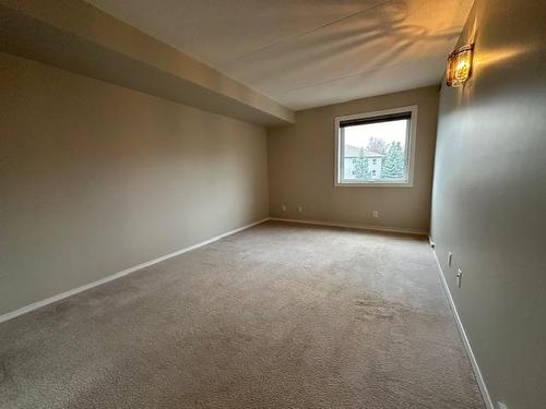 315 145 Fanshaw Street, Thunder Bay, ON - Indoor Photo Showing Other Room