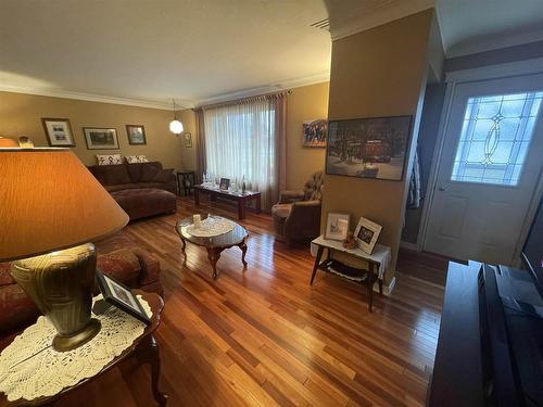 153 Grand Trunk Avenue, Dryden, ON - Indoor Photo Showing Living Room