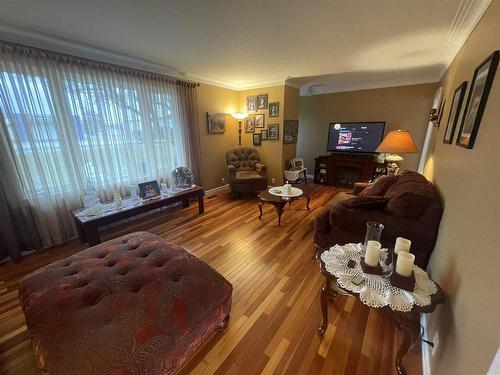 153 Grand Trunk Avenue, Dryden, ON - Indoor Photo Showing Living Room