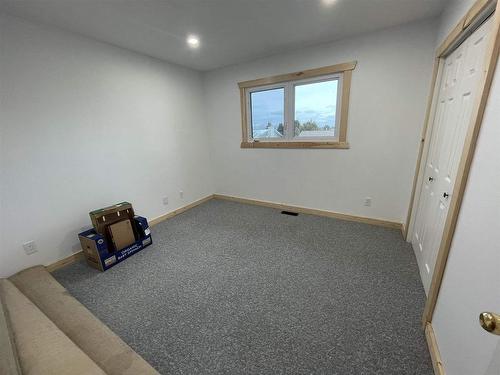 16 Sandy Lane, Dryden, ON - Indoor Photo Showing Other Room