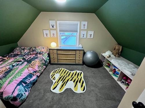 2035 Hamilton Avenue, Thunder Bay, ON - Indoor Photo Showing Bedroom