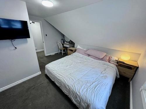 2035 Hamilton Avenue, Thunder Bay, ON - Indoor Photo Showing Bedroom