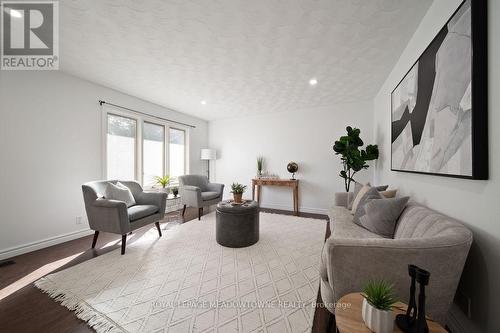 13 Thompson Drive, Norfolk, ON - Indoor Photo Showing Living Room