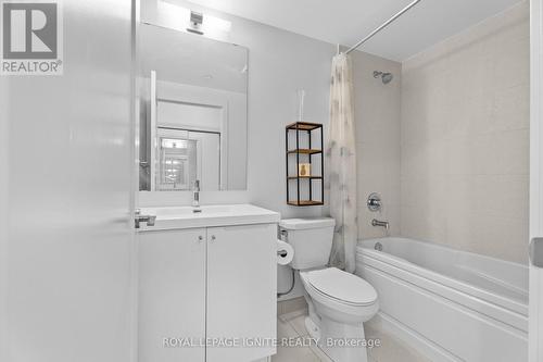 1914 - 2550 Simcoe Street N, Oshawa, ON - Indoor Photo Showing Bathroom