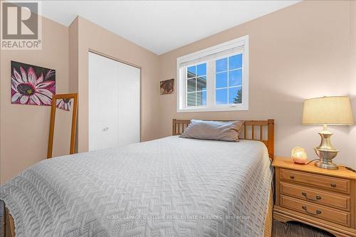 22 Brookheath Lane, Hamilton, ON - Indoor Photo Showing Bedroom