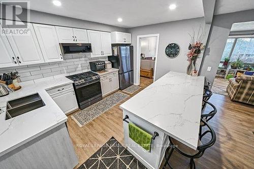 45 Beechwood Drive, Peterborough (Monaghan), ON - Indoor Photo Showing Kitchen