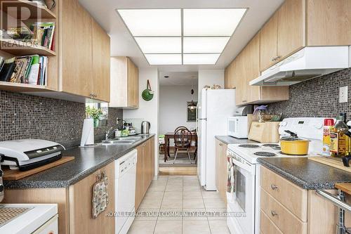 606 - 133 Torresdale Avenue, Toronto, ON - Indoor Photo Showing Kitchen With Double Sink