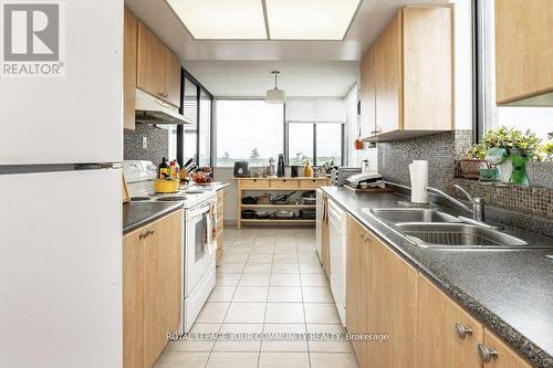 606 - 133 Torresdale Avenue, Toronto, ON - Indoor Photo Showing Kitchen With Double Sink