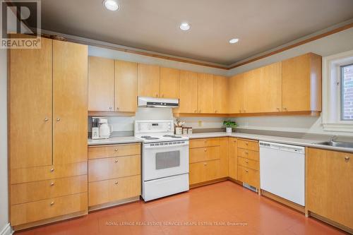 7 Lumley Avenue, Toronto, ON - Indoor Photo Showing Kitchen