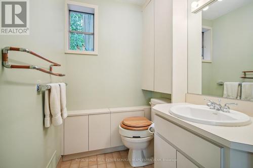 7 Lumley Avenue, Toronto, ON - Indoor Photo Showing Bathroom