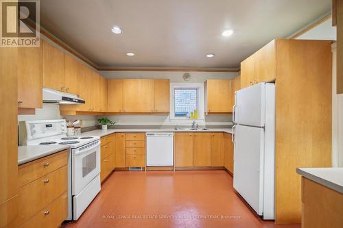 7 Lumley Avenue, Toronto, ON - Indoor Photo Showing Kitchen With Double Sink