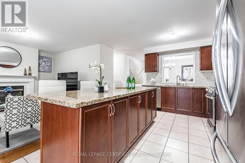 676 Speyer Circle, Milton, ON - Indoor Photo Showing Kitchen With Stainless Steel Kitchen With Double Sink With Upgraded Kitchen