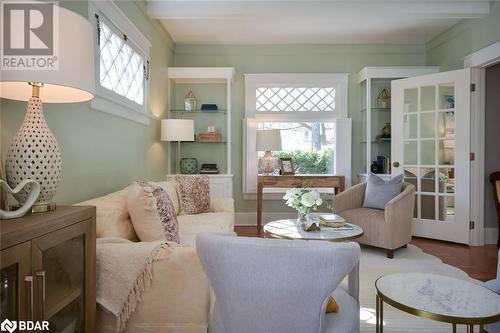 Oversized combined LR/DR - hardwood - 397 Trafalgar Road, Oakville, ON - Indoor Photo Showing Living Room