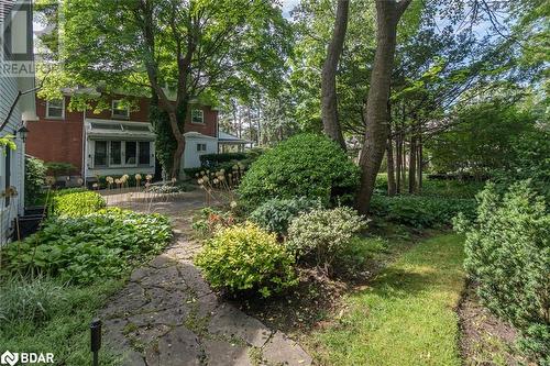 Charming walkways throughout property - 397 Trafalgar Road, Oakville, ON - Outdoor