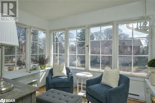 Sun drenched with ample windows - 397 Trafalgar Road, Oakville, ON - Indoor