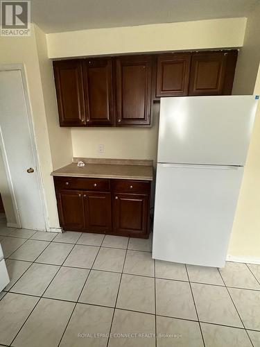 6850 Darcell Avenue, Mississauga, ON - Indoor Photo Showing Kitchen