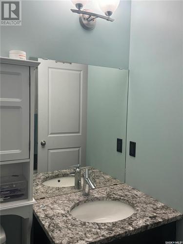 334 Rempel Bay, Saskatoon, SK - Indoor Photo Showing Bathroom