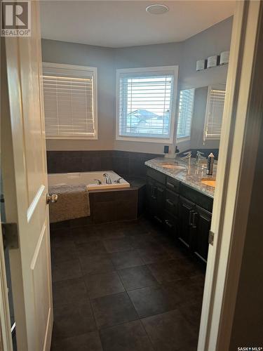 334 Rempel Bay, Saskatoon, SK - Indoor Photo Showing Bathroom