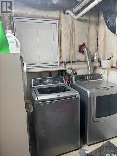 334 Rempel Bay, Saskatoon, SK - Indoor Photo Showing Laundry Room