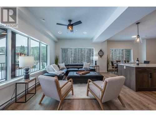 1444 Granite Drive Unit# 9, Golden, BC - Indoor Photo Showing Living Room