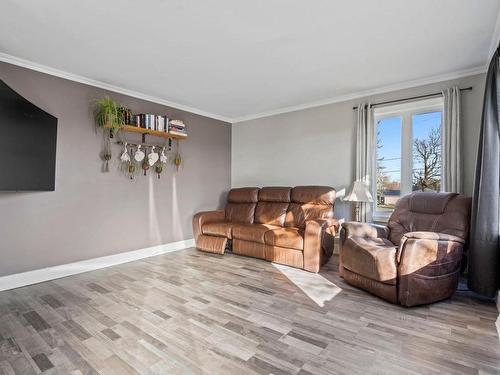 Salon - 838 Ch. De La Haute-Rivière, Sainte-Martine, QC - Indoor Photo Showing Living Room