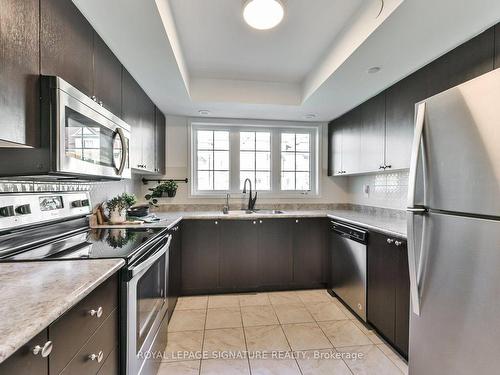 223-2456 Rosedrop Path, Oshawa, ON - Indoor Photo Showing Kitchen