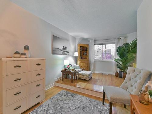 47 Manorwood Crt, Caledon, ON - Indoor Photo Showing Living Room