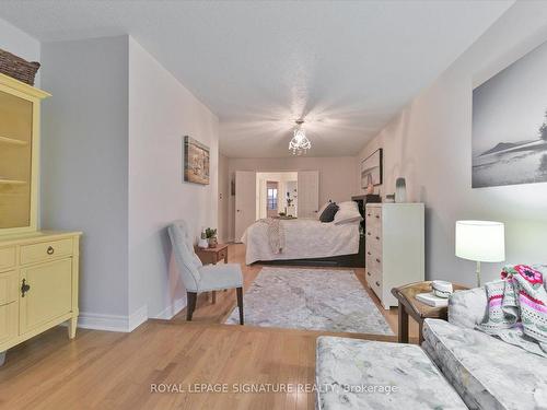 47 Manorwood Crt, Caledon, ON - Indoor Photo Showing Living Room