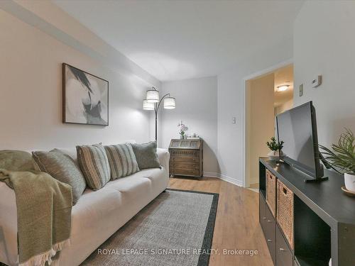 47 Manorwood Crt, Caledon, ON - Indoor Photo Showing Living Room