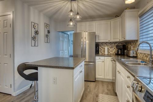 511 Duncan Avenue, Penticton, BC - Indoor Photo Showing Kitchen With Double Sink