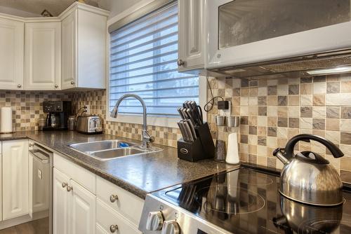 511 Duncan Avenue, Penticton, BC - Indoor Photo Showing Kitchen With Double Sink