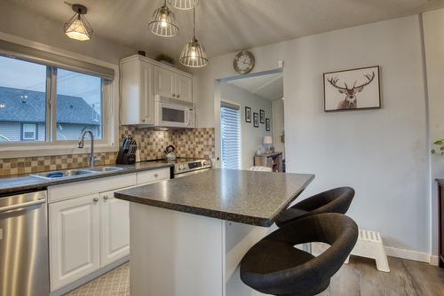 511 Duncan Avenue, Penticton, BC - Indoor Photo Showing Kitchen With Double Sink