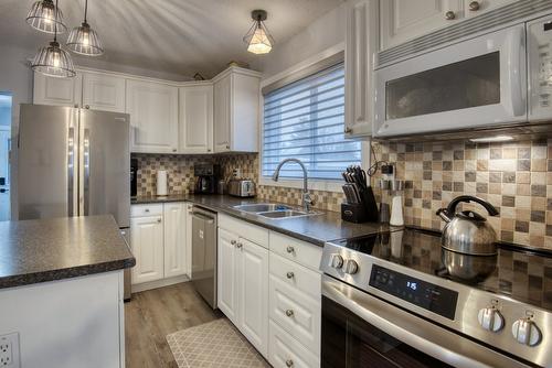 511 Duncan Avenue, Penticton, BC - Indoor Photo Showing Kitchen With Double Sink