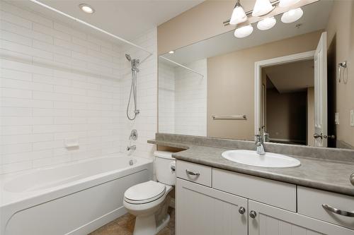 1303-3833 Brown Road, West Kelowna, BC - Indoor Photo Showing Bathroom