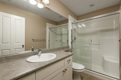 1303-3833 Brown Road, West Kelowna, BC - Indoor Photo Showing Bathroom