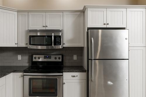 1303-3833 Brown Road, West Kelowna, BC - Indoor Photo Showing Kitchen With Upgraded Kitchen