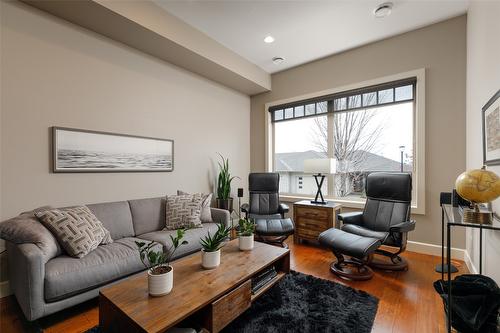 3-673 Denali Court, Kelowna, BC - Indoor Photo Showing Living Room