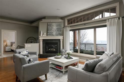 3-673 Denali Court, Kelowna, BC - Indoor Photo Showing Living Room With Fireplace