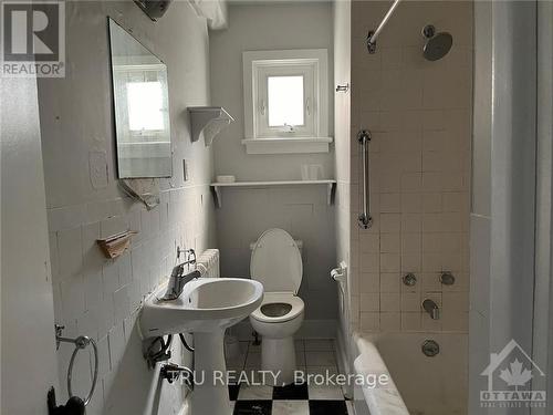 102 Putman Avenue, Ottawa, ON - Indoor Photo Showing Bathroom