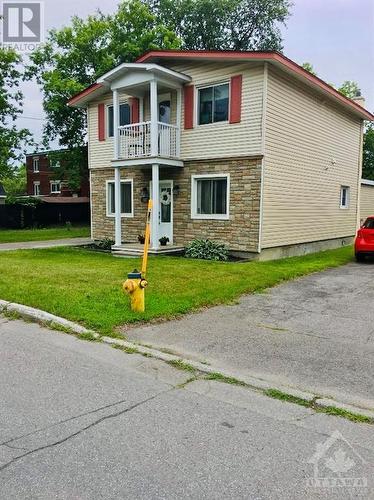 682 De L'Eglise Street, Overbook - Castleheights And Area (3503 - Castle Heights), ON - Outdoor