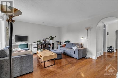 9 Melrose Avenue, West Centre Town (4203 - Hintonburg), ON - Indoor Photo Showing Living Room