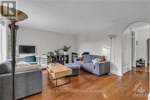 9 Melrose Avenue, Ottawa, ON - Indoor Photo Showing Living Room