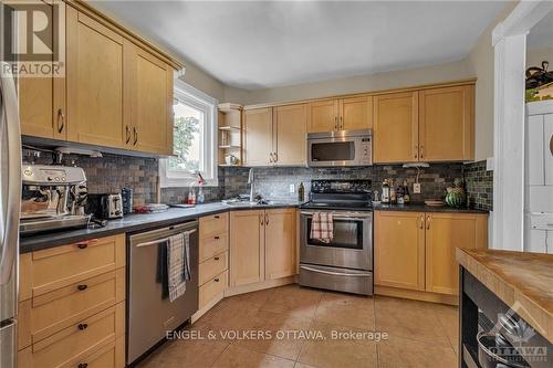 9 Melrose Avenue, Ottawa, ON - Indoor Photo Showing Kitchen With Double Sink