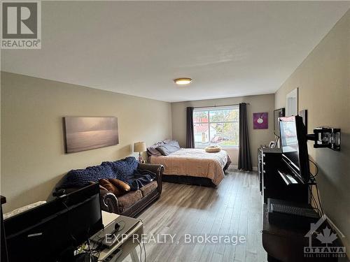 39 Bank Street, Prescott And Russell, ON - Indoor Photo Showing Bedroom