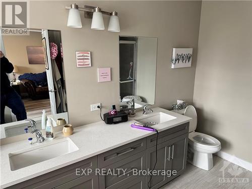 39 Bank Street, Prescott And Russell, ON - Indoor Photo Showing Bathroom