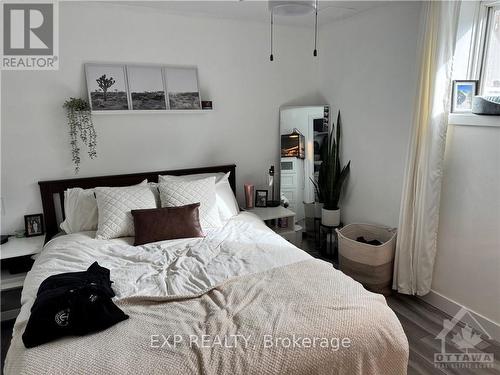 39 Bank Street, Prescott And Russell, ON - Indoor Photo Showing Bedroom